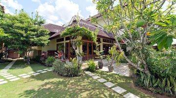 tampak depan near finns beach club tropical