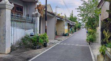 Gambar 3 Rumah  2 Lantai Bangunan Lama Hitung Tanah Dekat Solobaru