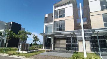 Gambar 1 Rumah Hoek Brand New Golf Island View Danau Dan Lapangan Golf