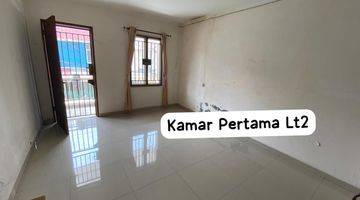 Gambar 3 Disewa Rumah 3 Lantai Rapi Siap Huni