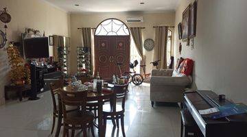 ruang tamu rumah bagus unfurnished shm di