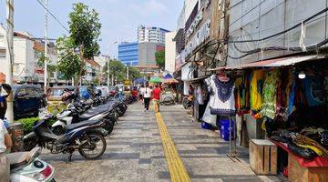 Gambar 5 Ruko Gandeng Tiga (Barang Langka) Pancoran Glodok Jakbar