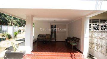 ruang tamu dijual rumah besar ada 8