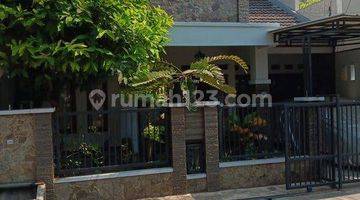 tampak depan dijual rumah shm di perumahan