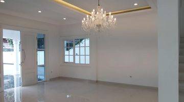 Gambar 3 Dijual Rumah di Kemang, Jakarta Selatan Ada Private Pool dan Siap HuniRumah baru dapat 3 lampu cristal baru

- Luas tanah 973 m² (SHM)
- Bentuk tanah kotak
- Ukuran 24 mtr x 40,5 mtr (Hook)
- Luas bangunan -/+ 1.100 m²
- 2 Lantai
- Rumah hadap utara
- Beb