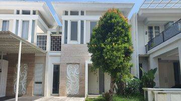 tampak depan dijual rumah minimalis pakuwon city