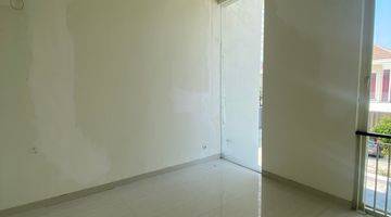 kamar tidur dijual rumah minimalis pakuwon city