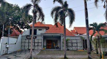 tampak depan dijual rumah jalan kapuas surabaya