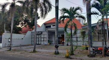 tampak depan disewakan rumah komersil surabaya pusat