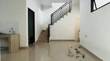 ruang tamu rumah 2 lantai siap huni,