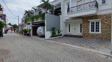 tampak depan rumah cantik siap huni, akses