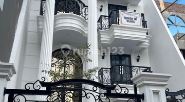 tampak depan rumah mewah european classic konsep