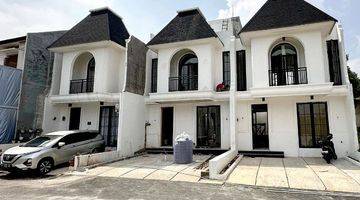 Gambar 1 Townhouse,one Gate System,swimming Pool,jagakarsa,jakarta Selatan