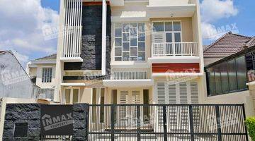 Gambar 1 Rumah Baru Minimalis 2 Lantai Kawasan Elite Araya Malang