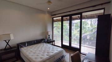 kamar tidur beautiful unit with balcony overlooking