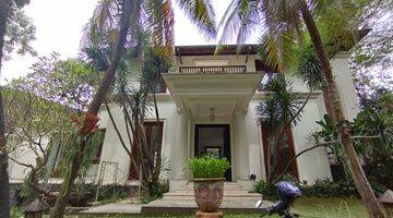 tampak depan spacious modern minimalis house in