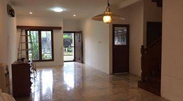 Gambar 3 Excellent Town House With 3 Bedrooms In Strategic And Famous Kemang Area