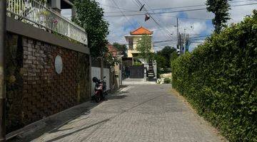 Gambar 4 Villa style House With 4 Bedrooms And Rooftop Area At Denpasar Barat Area