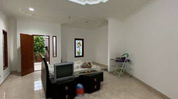 Gambar 3 Rumah Mewah 2 Lantai Furnished  Murah Diskon Besar