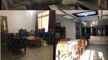 Gambar 4 Rumah Lama 1.5 Lantai Terawat di Tengah Kota