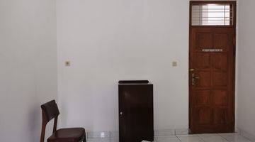 ruang keluarga rumah strategis siap huni di