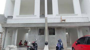 Gambar 2 Rumah 2 Lantai Tropical Classic Pekayon Bekasi Jawa Barat