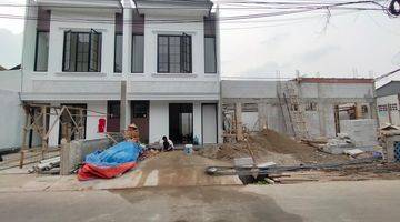 Gambar 1 Rumah 2 Lantai Tropical Classic Pekayon Bekasi Jawa Barat