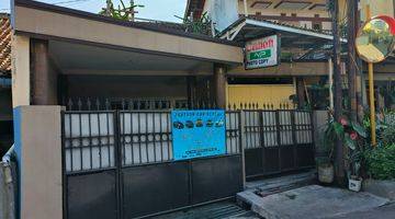 Gambar 2 Rumah pinggir jalan jatihandap Cicaheum Bandung 