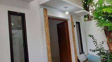 Gambar 1 Rumah 2 Lantai Bagus Semi Furnished SHM di Deplu, Jakarta Selatan