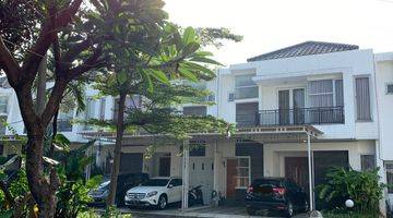 Gambar 1 Rumah 2 Lantai Bagus SHM di Town House The Regent, Bekasi