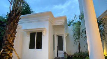 Gambar 2 Rumah 3 Lantai Bagus Semi Furnished SHM di Duta Indah, Jakarta Selatan