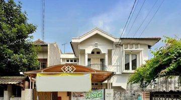 Gambar 1 Rumah 2 Lantai Bagus Semi Furnished SHM di Jl. Siaga Baru, Jakarta Selatan