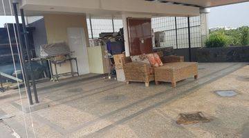 ruang keluarga rumah siap huni 4 lantai