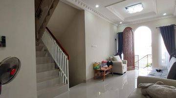 Gambar 2 Rumah Bagus Classic Modern 2,5 Lantai Cluster Strategis Di Gedong Pasar Rebo Jakarta Timur