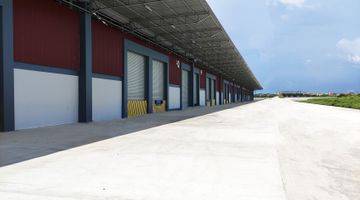 tampak depan gudang loading dock di tangerang