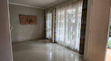 kamar tidur rumah bagus di cluster kebayoran