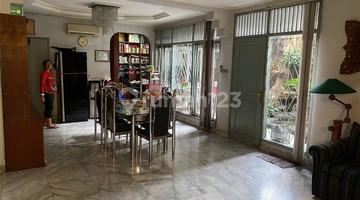 ruang makan rumah 2 lantai bagus unfurnished