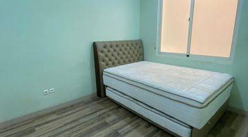 Gambar 5 Rumah Pik Jalan Boulevard, 4 Kamar Tidur, Semifurnished