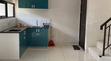 Gambar 5 Rumah Siap Huni Dua Lantai Kitchen Set Delatinos Bsd