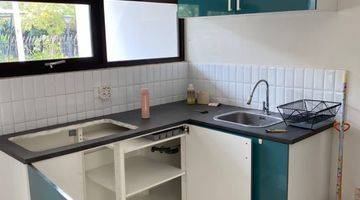 Gambar 1 Rumah Siap Huni Dua Lantai Kitchen Set Delatinos Bsd