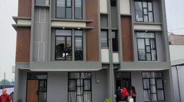 Gambar 1 Rumah Mewah 3 Lantai di ASANNA VILLAGE Dekat ke Kawasan BSD City