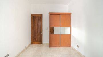 Gambar 2 Modern Design House With 5 Bedrooms And Pool Inside Compound In Kemang
