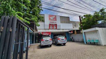 tampak depan bangunan strategis di jalan gresik