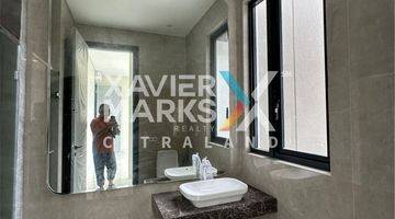 kamar mandi rumah mewah ciamik siap tinggal