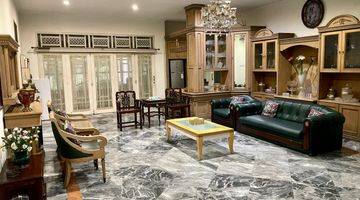 Gambar 1 Rumah 2 Lantai Sudah Renovasi Furnished SHM