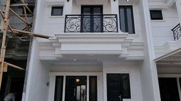 Gambar 2 La town house modern classic 3 Lantai di Lenteng agung