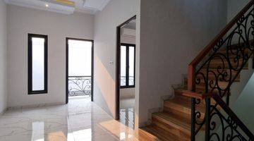 Gambar 5 La town house modern classic 3 Lantai di Lenteng agung