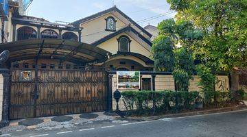 Gambar 1 Rumah Mewah Swimming Pool di Duren Sawit Jakarta Timur