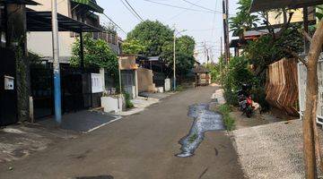 Gambar 1 Rumah tua hitung tanah lokasi bagus dekat jalan raya kayu putih di Kayu putih Rumah