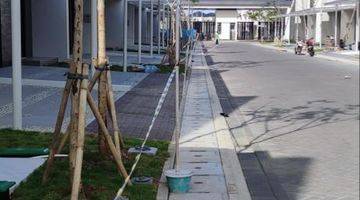 tampak depan rumah di cluster denver boulevard